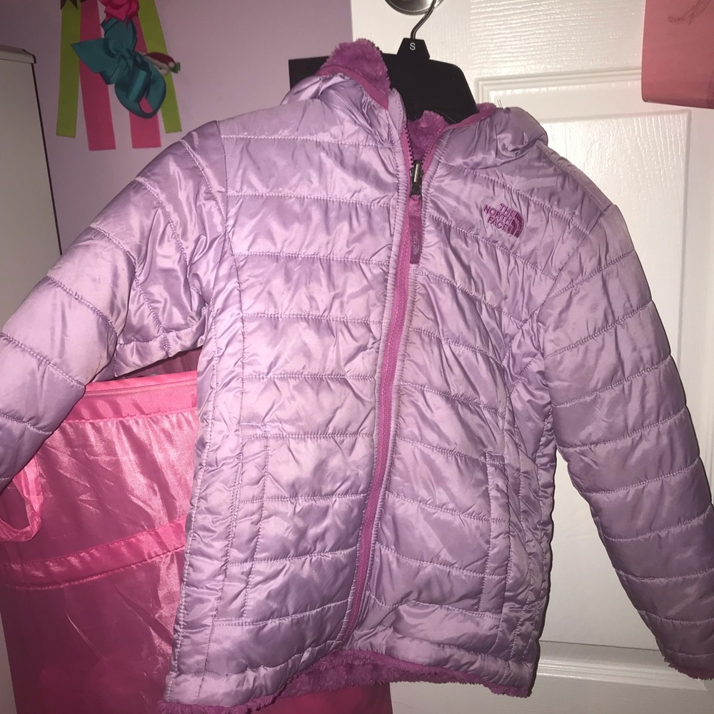 Girls North Face Reversible Jacket in GUC.